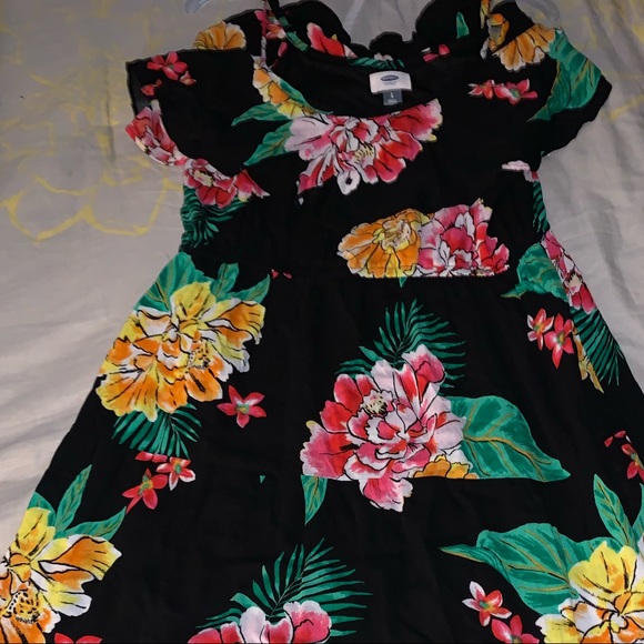 Old Navy Dresses & Skirts - Beautiful floral dress sz lg smoke free pet free
